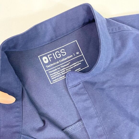 FIGS Technical Collection Tops Womens Medium Blue Solid Sleeveless Scrub Top - Picture 2 of 9